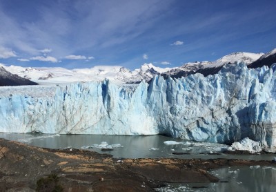 Der Gletscher wächst im Gegensatz zu den meisten Gletschern immer noch: pro Tag ca. 1 Meter.
