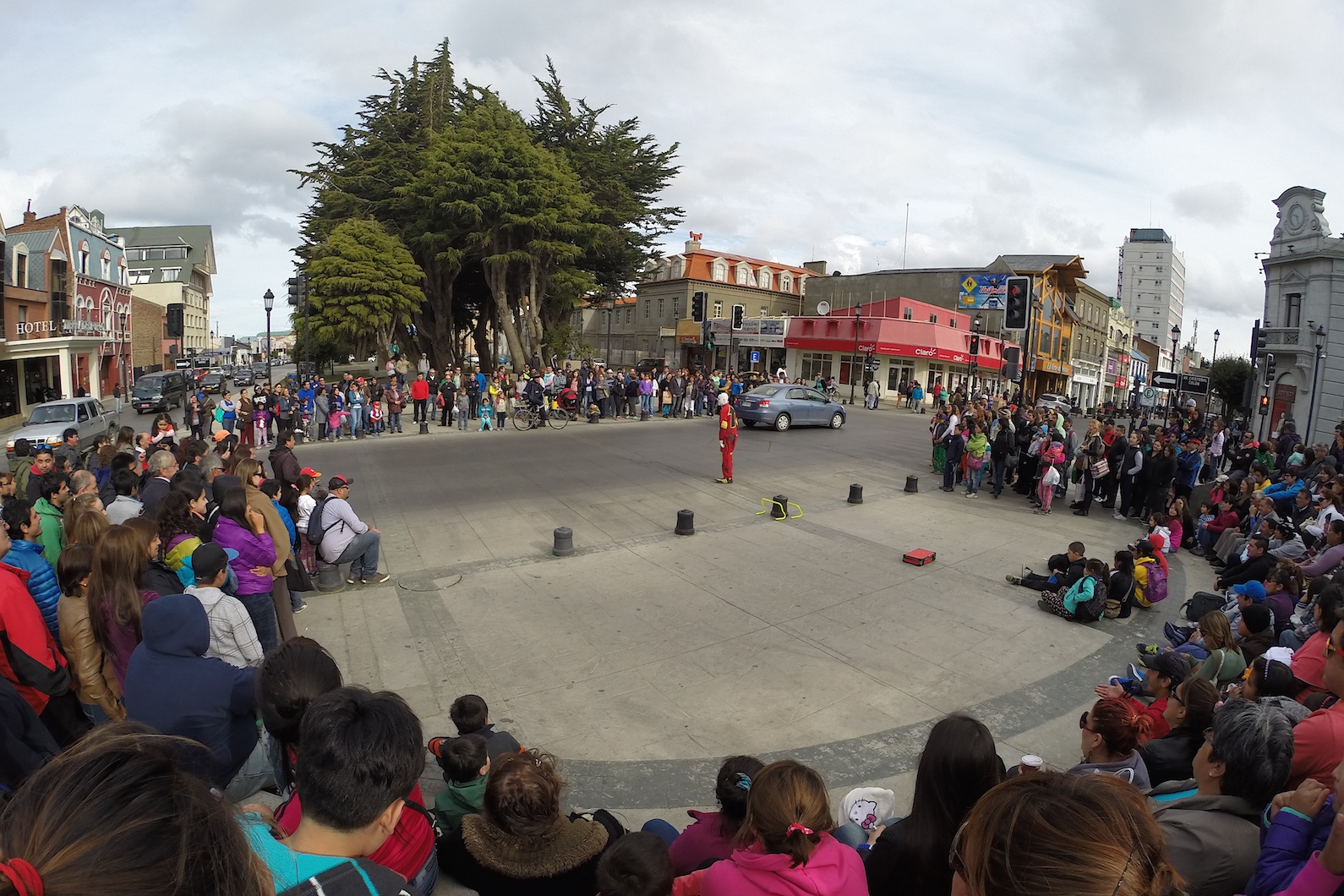 Strassenkünster verlangsamt den Durchgangsverkehr erfolgreich