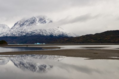 Eine Spiegelung beim Lago Grey