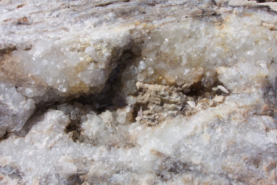 Quarz- und Amethystkristalle