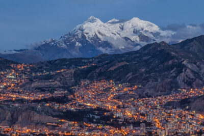 La Paz mit Illumani (6439 m)